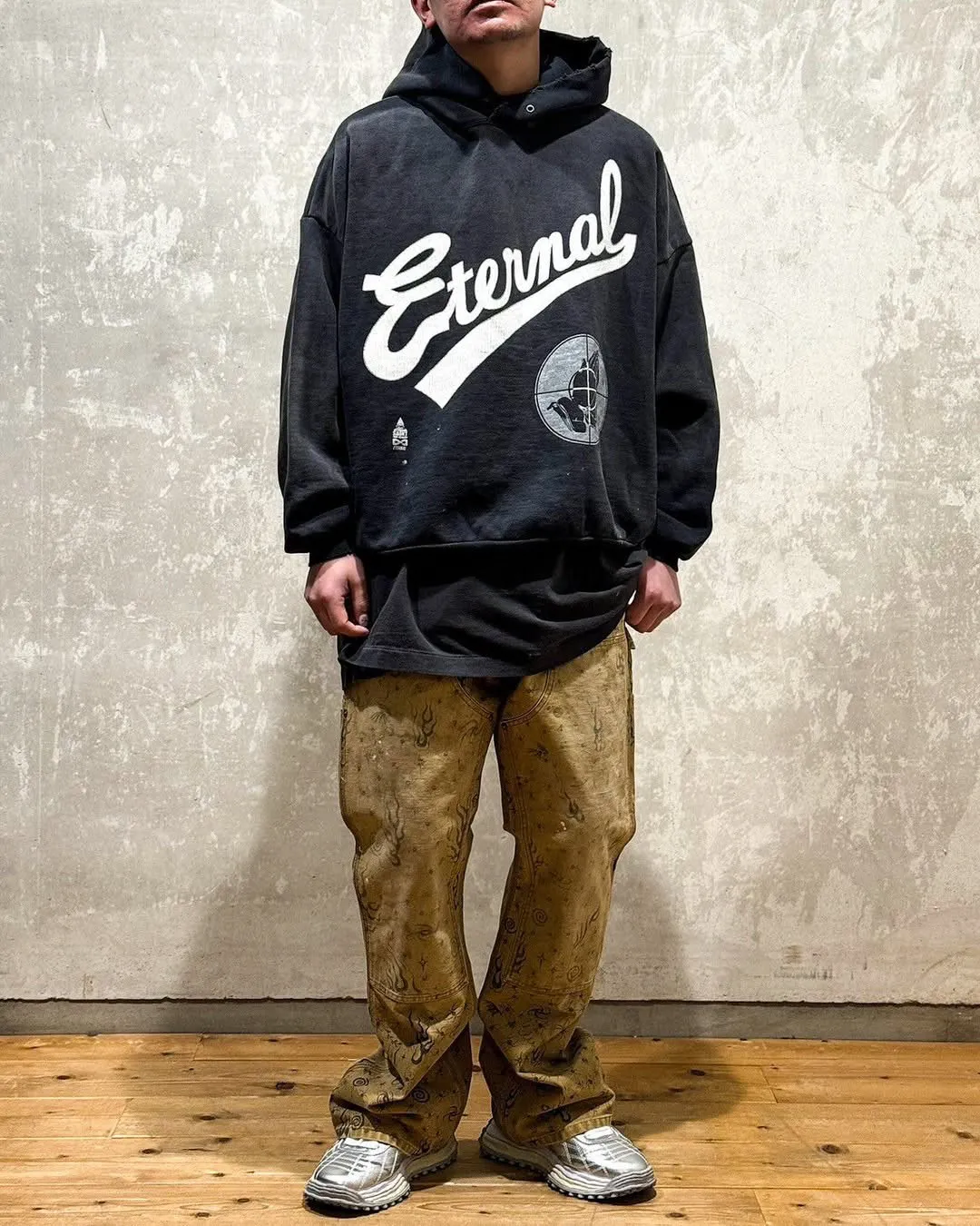 SAINT Mxxxxxx × FEAR OF GOD FG_HOODIE/SNT OF GOD/BLK FOG joint model ETERNAL praying crosshair distressed hoodie. Washed black S-XL. This season's popular super popular joint model. The original version is the same. Thin spring and summer fabrics. The upper body is comfortable. The BOXY version of the short fat wide shoulder line. Fashion darling wears it with a high-end feel. Heavy washing and water fading technology. The horse is repositioned. Excessive wear and damage graffiti treatment. Correct version FOG joint main mark/wash mark/little angel mark